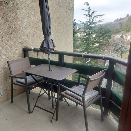 Appartement En Residence Proche Du Plan D'Eau إمبرون المظهر الخارجي الصورة