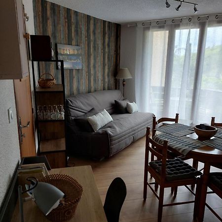 Appartement En Residence Proche Du Plan D'Eau إمبرون المظهر الخارجي الصورة