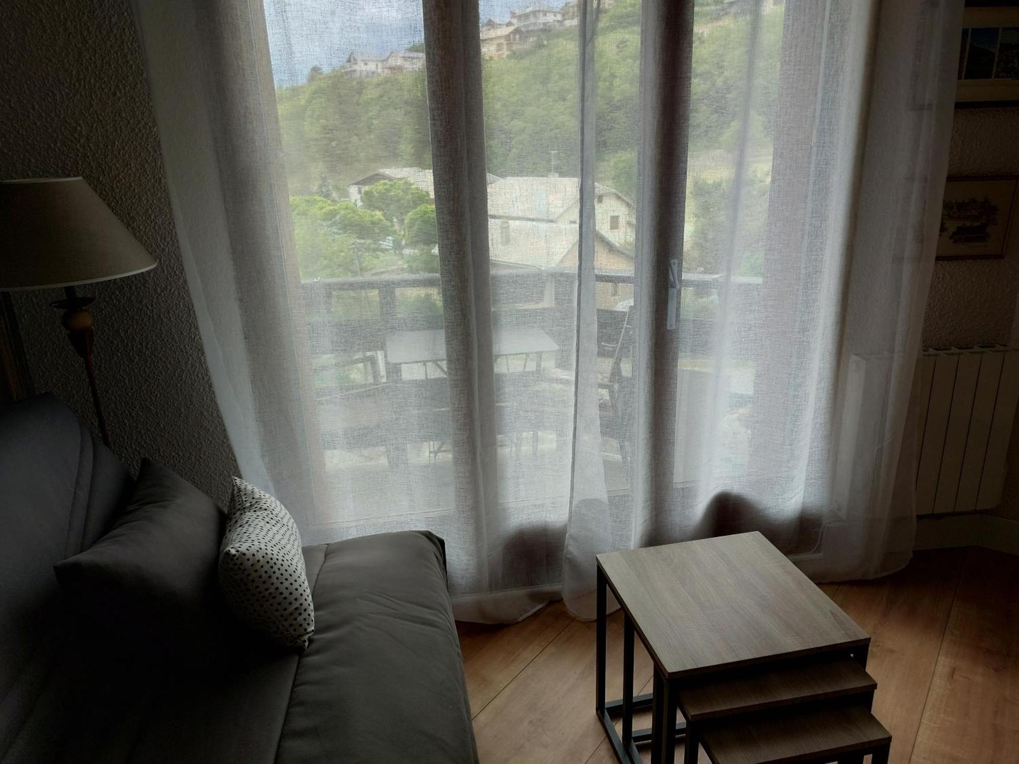 Appartement En Residence Proche Du Plan D'Eau إمبرون المظهر الخارجي الصورة